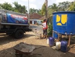 Respons Darurat Kekeringan : BPBD Kabupaten Malang Dropping Air Bersih di 3 Desa